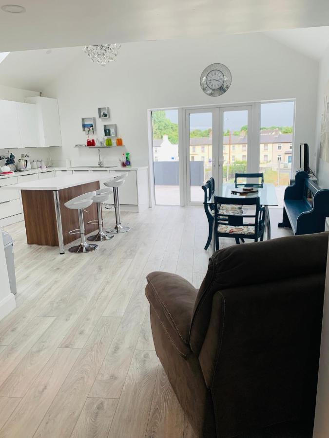 Station House Villa Ballina  Eksteriør bilde